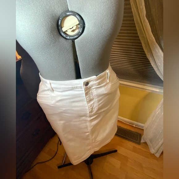Gorgeous White Denim Skirt - Picture 1 of 5